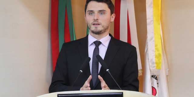 Vereador Luiz Fontana moderniza o acesso a laudos médicos.