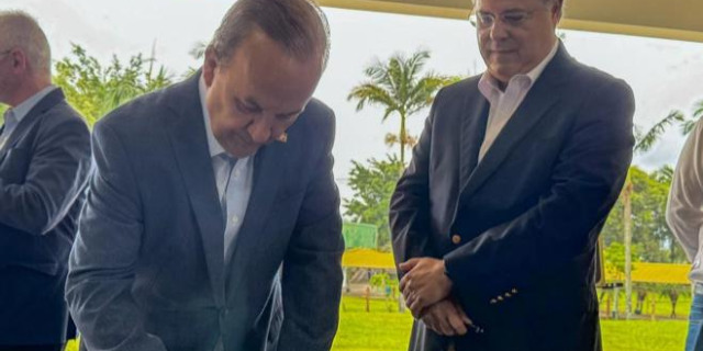 Jorginho Mello ao lado de Fernando Luiz Zancan, diretor-executivo da Satc.