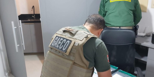 GAECO em ação: combate firme contra fraudes públicas.