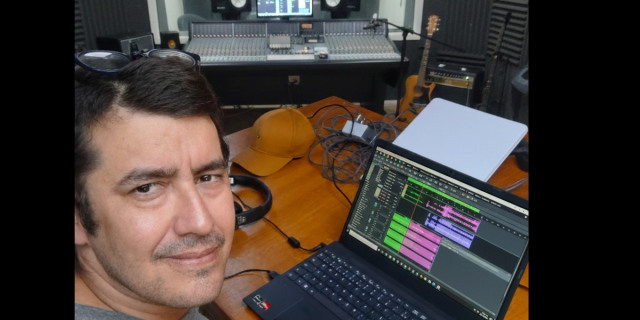 Mauro Paes Corrêa, a voz criadora por trás da “Vindima do Amor”.