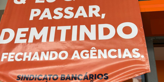 Lucro bilionário não combina com porta fechada nem com trabalhador na rua..