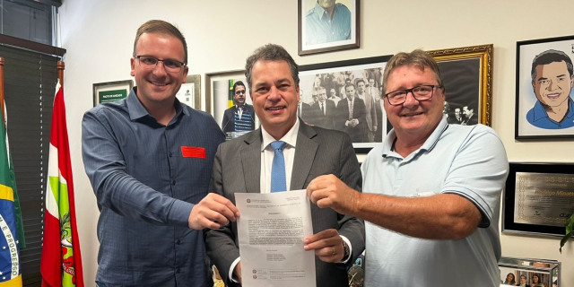 Frente Parlamentar é criada na Alesc para enfrentar enchentes e acelerar o desassoreamento do Rio Urussanga. Frente Parlamentar é criada na Alesc para enfrentar enchentes e acelerar o desassoreamento do Rio Urussanga.