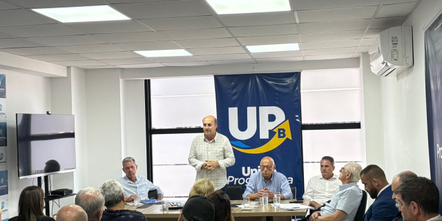 Amin sinaliza desconforto.