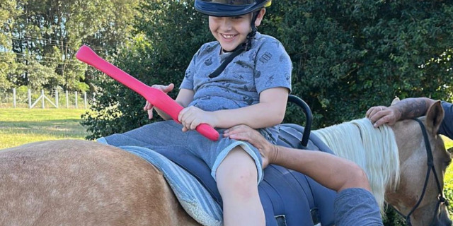 Equoterapia: inclusão que se move.. Equoterapia: inclusão que se move..