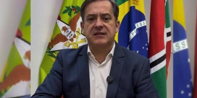 Vaguinho muda o tom, tira o embate do campo político e leva a crise para o jurídico..