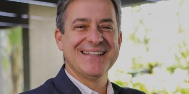 Vaguinho reduz o tom, mantém o comando..