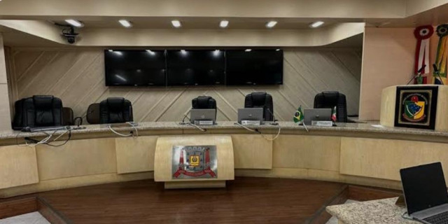 Decisão judicial reabre o jogo e coloca mandatos sob revisão na Câmara de Criciúma..