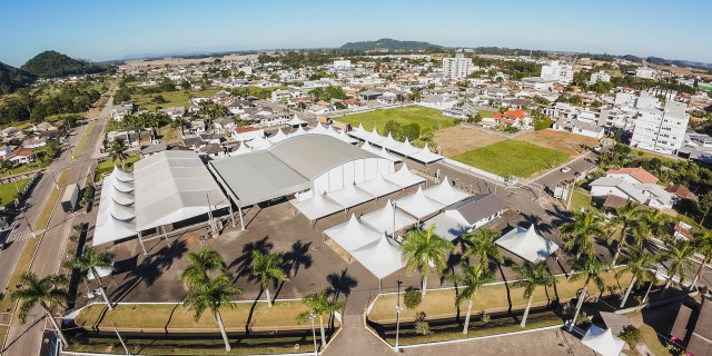O campo vira espetáculo quando tradição e potência dividem o mesmo palco..