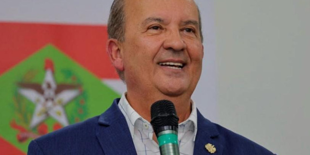 O debate fortalece a democracia.. O debate fortalece a democracia..