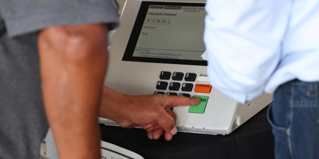 Menos candidatos na disputa, mas a mesma corrida apertada pelas 40 cadeiras da Alesc..