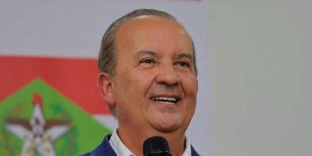 Na reta final, Jorginho troca o gabinete pela estrada da campanha..