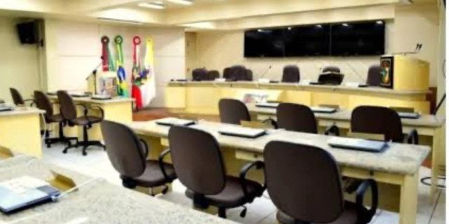 Alerta do Tribunal muda novamente as cadeiras no Legislativo.. Alerta do Tribunal muda novamente as cadeiras no Legislativo..