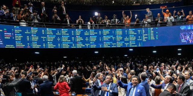 Senado aprova nova jornada e impõe desafios ao setor produtivo.. Senado aprova nova jornada e impõe desafios ao setor produtivo..
