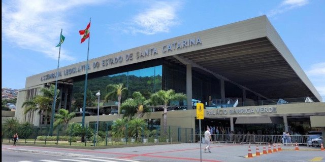 A disputa pelo comando da Assembleia revela os primeiros movimentos da nova configuração política catarinense.. A disputa pelo comando da Assembleia revela os primeiros movimentos da nova configuração política catarinense..